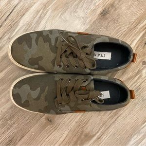 Steve Madden Camo Laced Shoe